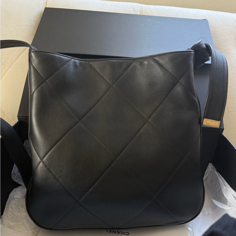 Chanel Easy Mood Hobo Quilted Black Leather Bag with Gold Chain - Picture 7 of 13